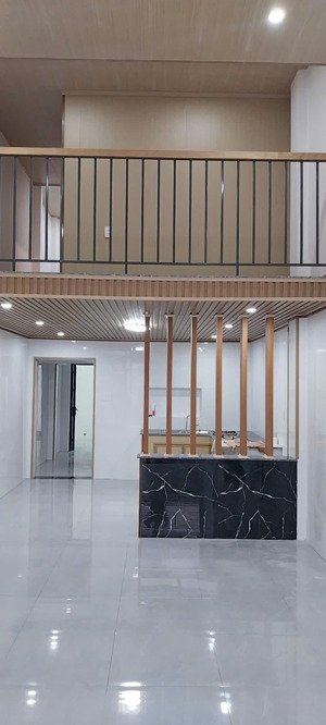 cần bán - nhà đẹp ở hòa tiến đường chính 409 (8m) sát chợ lệ trạch, vừa ở vừa kinh doanh