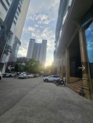 bán tòa văn phòng tt quận cầu giấy 280m2, đã hoàn thiện đẹp với 9 tầng nổi 1 tầng hầm, giá siêu tốt