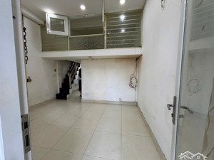 bán cc lầu 1, giá 1,9 tỷ - 1pn, 1wc tại trần hưng đạo q1 - giá tốt