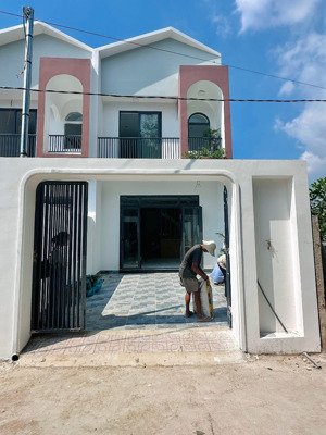 bán 4 căn nhà liền kề sau chợ thạnh phú vĩnh cửu đồng nai. sổ hồng riêng full thổ cư.tt 700tr vào ở