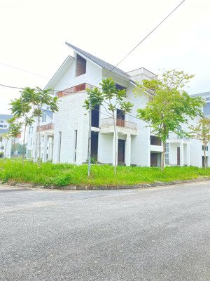cần bán nhanh biệt thự lô góc vị trí trung tâm giá rẻ nhất thị trường, lh 0982111299