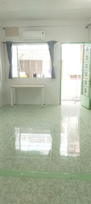 409/2 ,p8,q 10 hoà hảo . ban công rộng,cửa sổ trời
giá thuê:5tr,phù hợp gia đình,nhóm