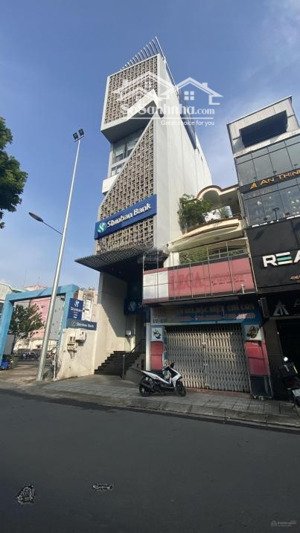 cần cho thuê nguyên tòa đường 3/2 , phường 14 , quận 10 . dt 600m2 , giá thuê : 170tr/tháng .