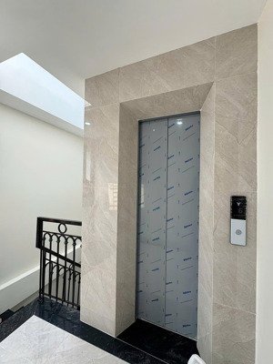 cho thuê nhà 55m* 5 tầng thang máy, phố chùa láng, ô tô đỗ cửa, đống đa, giá 35 triệu