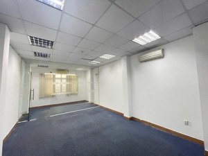 chính chủ cho thuê văn phòng 35m2 giá rẻ ngay mặt tiền đường lê quốc hưng, quận 4