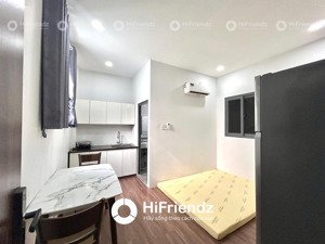 siêu phẩm studio full nội thất cao cấp cửa sổ lớn - sát cầu vượt cây gõ