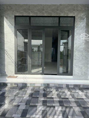 cần bán nhà đang cho thuê sát bên kcn tân đức thu nhập ổn định