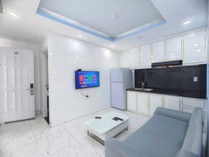 ch 1pn ban công - gym - hồ bơi - hầm xe - bảo vệ 24/7 - hồ con rùa - dinh độc lập