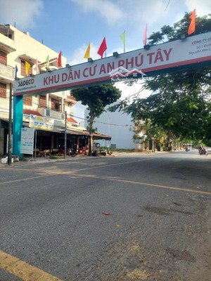 bán rẻ 100m2 đất ở mặt tiền đường nhựa xã an phú tây, bình chánh giá chỉ 4.3 tỷ thương lượng.