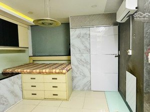 phòng máy lạnh ~16mv, tầng lửng, khách nữ