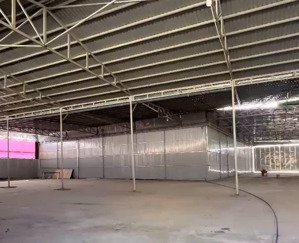 thuê kho xưởng quận 7 dt 1800m2 mới xây dựng, bãi rộng bốc dỡ hàng hoá