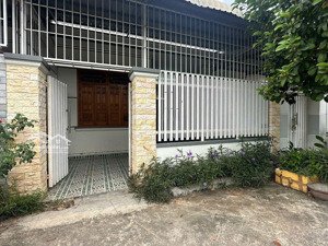 bán nhà khu tái định cư vĩnh hiệp và vĩnh trung.
dt 120m2 ngang 6m hướng chính nam. 3pn. chỉ 3,6tỷ