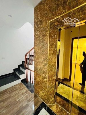 cho thuê nhà ngõ 58 đào tấn, thông ngõ 12 linh lang, ba đình, 38m2*7 tầng, thang máy, 25 triệu