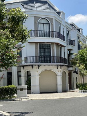 chính chủ bán nhà phố 2 lầu ngay trung tâm tân an sổ riêng - sang tên ngay