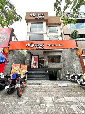 biệt thự cho thuê thăng long, p. 4. dt: 9x20m. 1 hầm 3 lầu. phòng rộng. giá 45tr/tháng