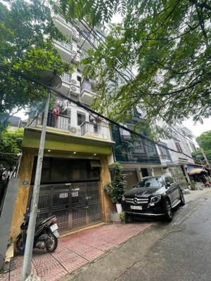 bán toà nhà 26p ô tô đỗ cửa doanh thu 1 tỷ/năm giá chỉ hơn 20 tỷ