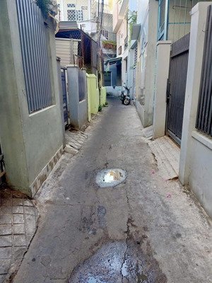kẹt vốn cần bán nhà hẻm nguyễn huệ thông xuân dịu cách biển quy nhơn vài bước chân