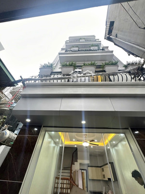 nhà 4 tầng lô góc trung tâm thành phố