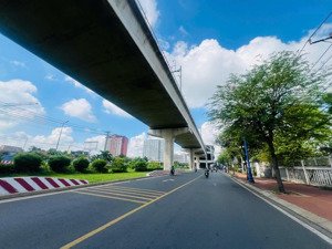 siêu hot- bán đất 120m2 tặng nhà xưởng đang cho thuê 12tr/th- ngang 7m- ngay trạm metro bình thái