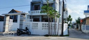 biệt thự trung tâm biển khu du lịch vui chơi ăn uống mỗi chiều bán lỗ chỉ 5.6 tỷ. 0983356512 thương