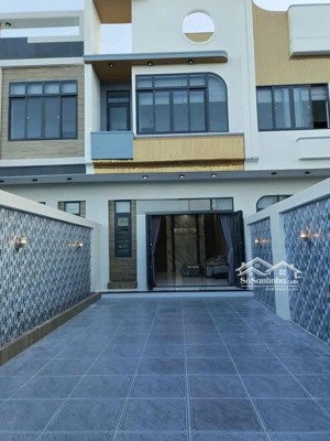 bán nhà 1 lầu 1 trệt mặt đường nhựa hải lâm bầu trứ ,thuộc xã phước hưng ,long đất, brvt