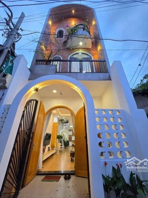 nhà đẹp - mới 100% - ngay trung tâm thủ dầu một