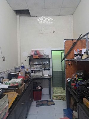 nhà mặt tiền 8.4 m,sân đậu ô tô