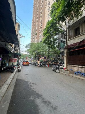 cho thuê nhà ngõ 165 thái hà ô tô tránh kd đỉnh 4 tầng đẹp, 40m2 3 tầng, kinh doanh sôi động