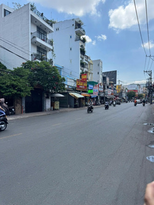 mặt tiền gần lê hồng phong quận 10,dt:7x15 kết cấu 5 tầng, hợp đồng thuê 100 triệu giá chỉ 30 tỷ