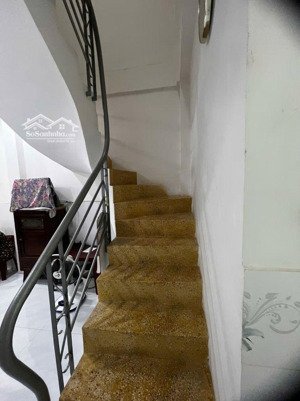 nhà 1trệt, 3lầu, 4phòng ngủ, 5wc, phòng thờ, phòng ngủ, ban công, trước, sau, thoáng mát quanh năm.