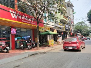 chính chủ cần bán gấp nhà mặt đường phú diễn 102m2 kinh doanh sầm uất giá 25 tỷ.