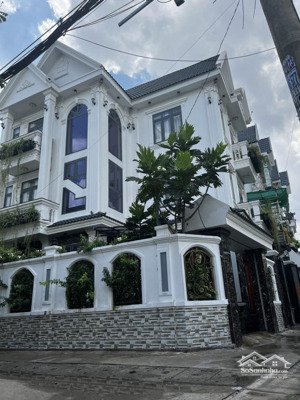 biệt thự mt siêu đẹp - bà điểm - cạnh bx an sương - 11x12m - 3 tầng - tặng nội thất - giá 10.5 tỷ