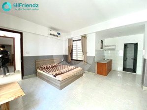 căn hộ dịch vụ cửa sổ trời, thang máy, bãi xe rộng rãi ở đường bãi sậy q6