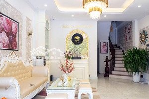 cho thuê mbkd phố ẩm thực đông đúc nhất hà đông mặt phố nguyễn văn lộc 50m2 x 4,5 tầng 0913319386