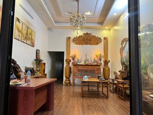 chính chủ em cần tiền bán gấp nhà bám ql6 sát cổng chào kinh doanh, giá chỉ 2tỷ6