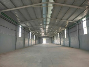 cho thuê mặt tiền nhà xưởng 2000m2 - vừa làm xường vừa làm cửa hàng kinh doanh phía trước