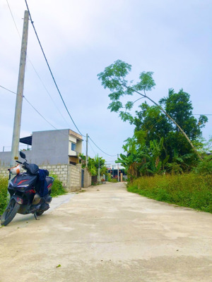 chào bán lô đất xã hoà khương ngang 10m ,làm được 2 cái nhà . giá chỉ 800tr