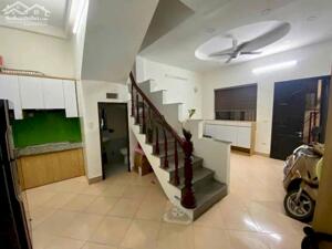 Cho thuê nhà Nguyễn Trãi, Thanh Xuân 4 tầng x 45m2, 4 ngủ, 13 Triệu ở hộ gia đình, Full đồ