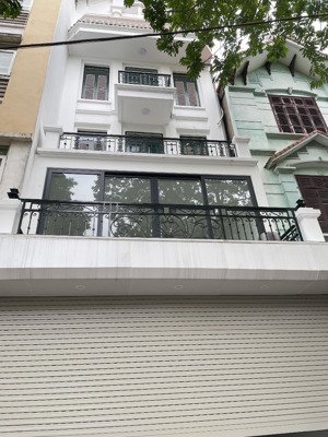 chính chủ cho thuê toà nhà labaf building mặt đường 2 làn ô tô chạy ở 209 an dương vương , tây hồ