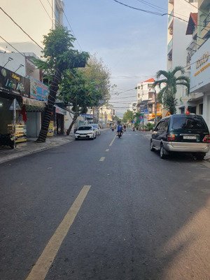 chỉ 7.5 tỷ sổ 70m2 mặt tiền 5.8m đường trần nguyên hãn khu bàn cờ tttp biển nha trang