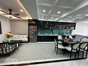 biệt thự 5 tầng, thang máy, full nội thất. ngang 6,8m. hẻm 5m thông phan huy ích. chỉ hơn 12tỷ.