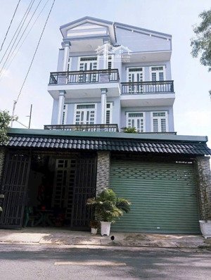 nhà 1 trệt 2 lầu ngang 7.7m dài 11m, mặt tiền đường tân hiệp 16 gần chợ hóc môn thuộc xã tân hiệp