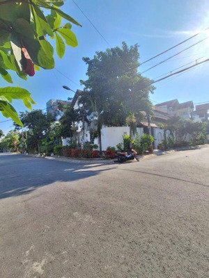 nhà 2 góc mặt tiền đường nhựa 214m2 17.8 tỷ - kdc lập phúc - lê văn lương