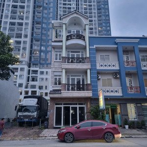 bán căn nhà 4 tầng sau vincom 550 di an cho nhà đầu tư