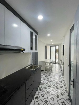 cho thuê căn 2n1k tại ngõ 285 đội cấn, 60m2 giá 7,6tr/tháng, đủ đồ, máy giặt riêng