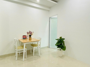 cho thuê ccmn 1 ngủ, 1 khách 40m2 ngay bến xe mỹ đình ban công thoáng