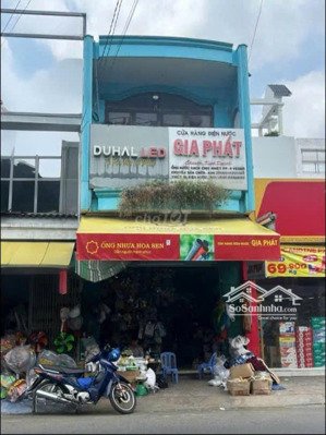 chính chủ bán nhà ngay sát chợ bình chánh- tp hcm, vị trí đắc địa, chỉ 800tr, sổ hồng riêng
