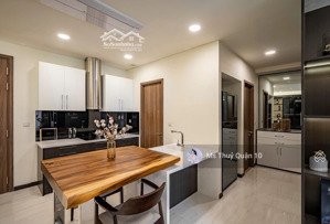 kẹt tiền bán lỗ 2pn kingdom 101 giá rẻ nhất quận 10, full nt giá 5.950 tỷ, tầng đẹp view thoáng mát