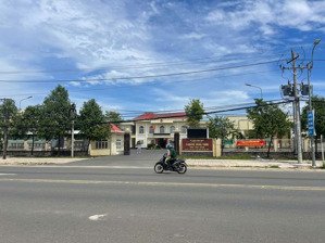 mặt tiền đường nguyễn huệ kp2 thị trấn chơn thành huyện chơn thành bình phước, dt 17x55 ngay ngã 4