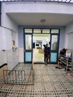 cho thuê nhà nguyễn thái bình, p4 - 2 tầng 2pn2wc - 4 x 21m - khu dân trí - chỉ 10.5tr/tháng